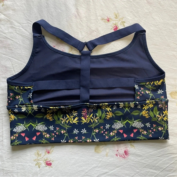 ASOS 4505 Mid Impact Floral Sports Bra - Picture 9 of 11
